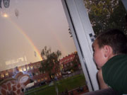 Zo hee, kijk eens wat een dikke regenboog!